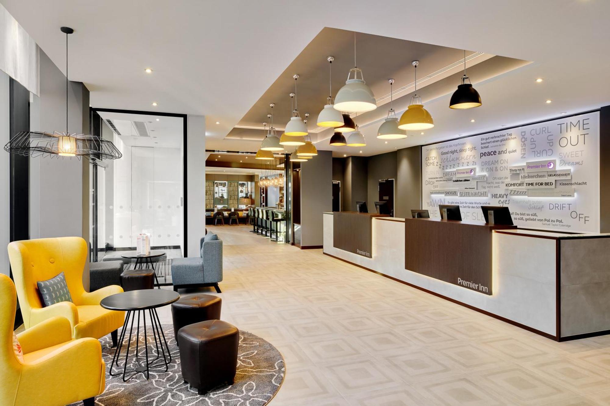 Premier Inn Hamburg City Zentrum Exterior foto