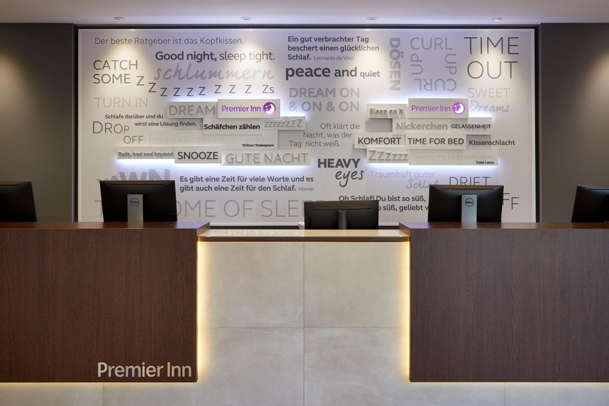 Premier Inn Hamburg City Zentrum Exterior foto